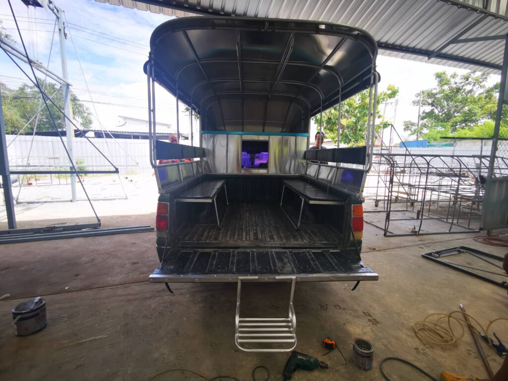 หลังคาสองแถว ชลบุรี
