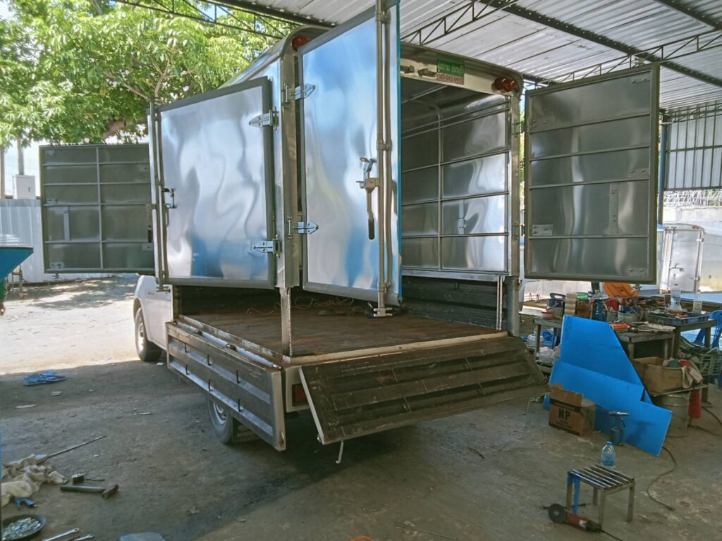 ตู้ทึบประตูเปิด 4 บาน